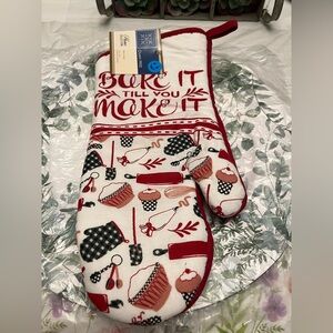 3/$16.00 Oven Mitt